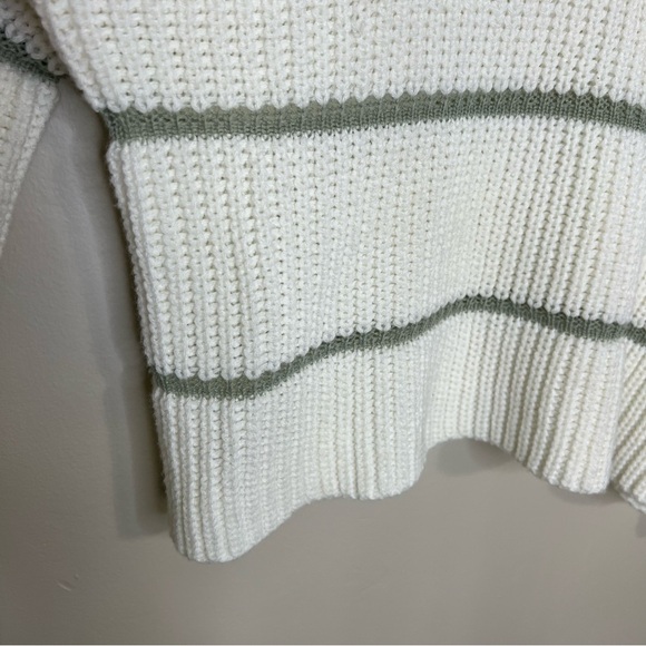 Moon & Madison Ivory & Gray Striped Cropped Oversized Knit Sweater size medium - Picture 3 of 6